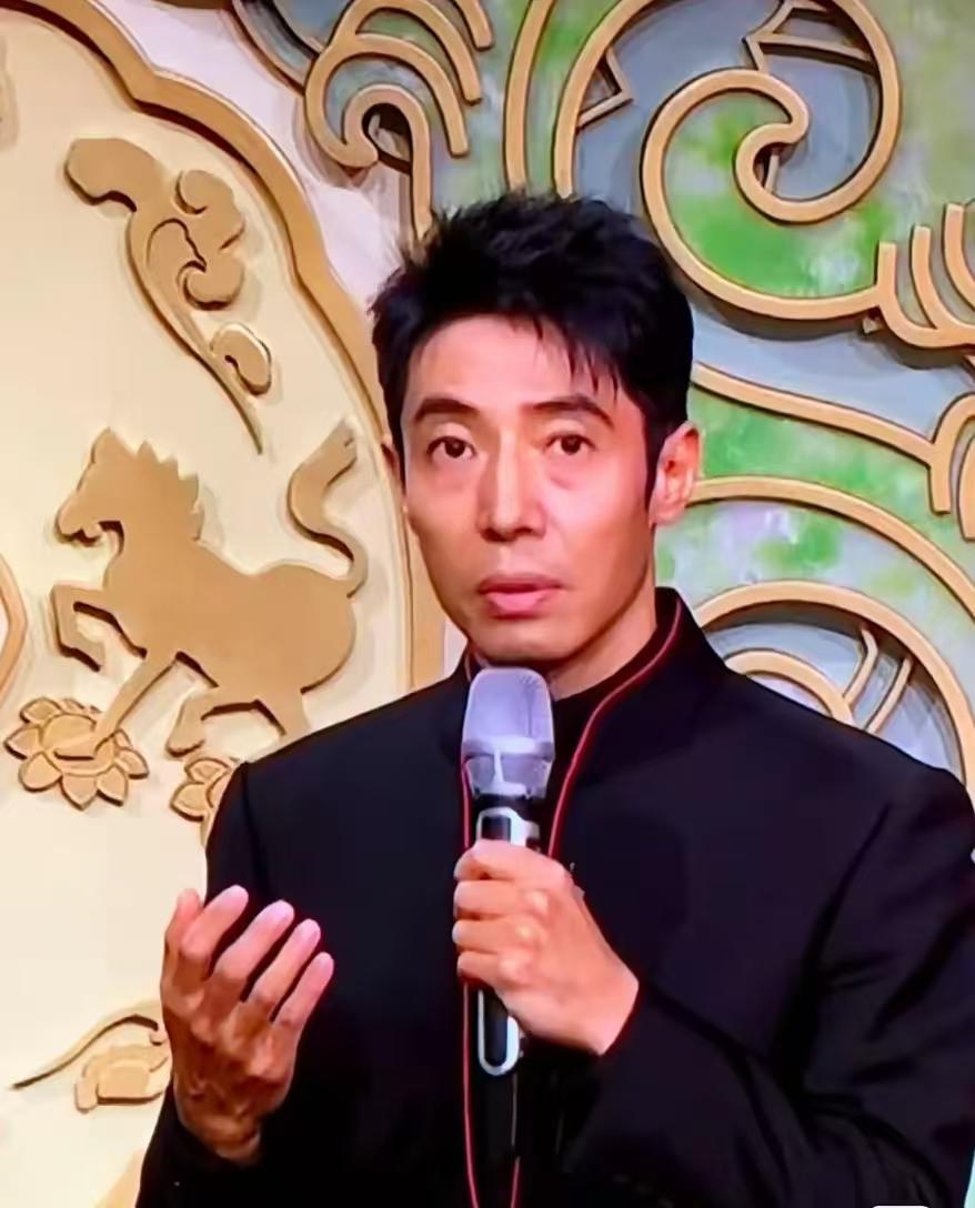 撒贝宁瘦成纸片人上热搜，
主持功力依旧稳，
但是我想说，能不能让他少折腾点。
