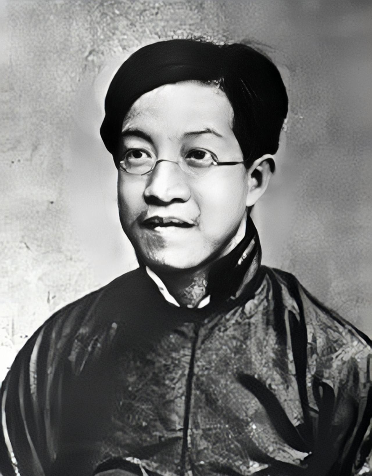 民国大师章太炎有多邋遢？章太炎有多邋遢？学生记住的却不是他的衣服
 
去见章太炎