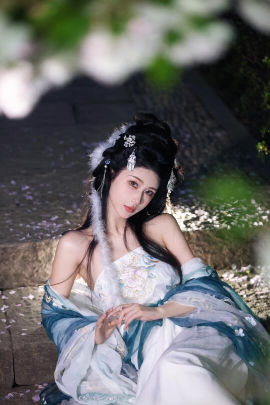 惊鸿一瞥是你🌸