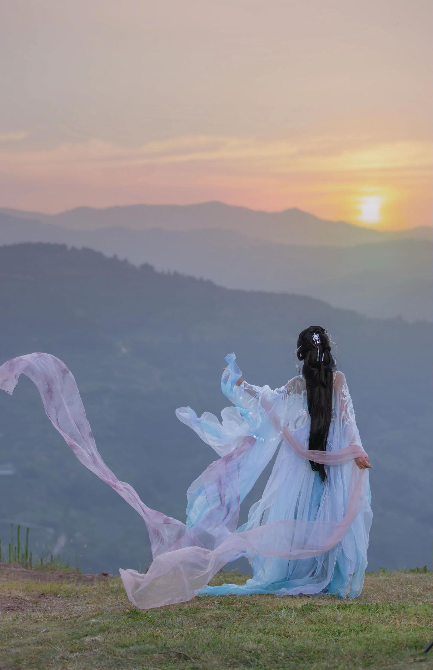 唯见青山不见君～