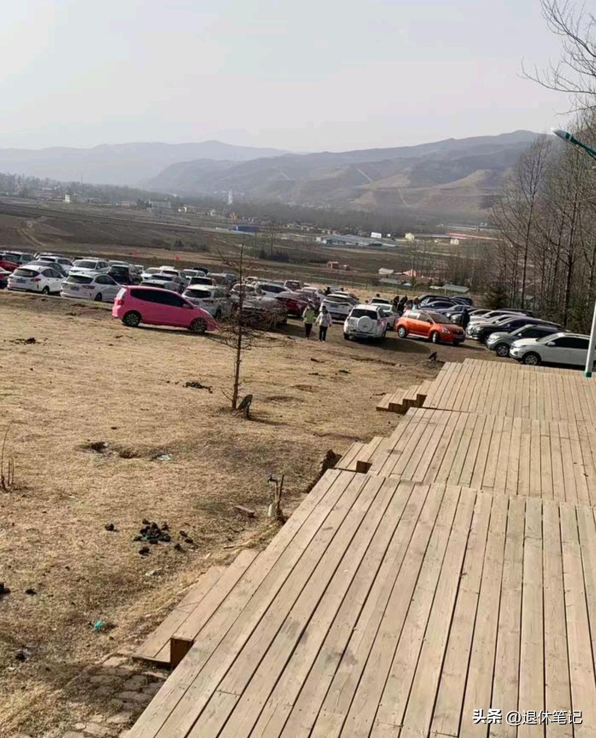 这就是我的家乡，其实我的家乡在夏天的时候相对来说还是比较美丽的，绿树成荫，绿油油