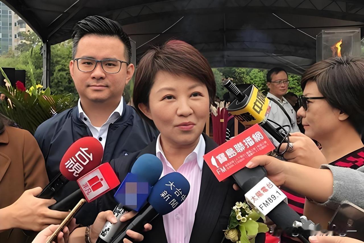 6.2号卢秀燕面对日菲瓜分台湾岛以东经济水域记者的提问，全程一言不发，绝口不提一