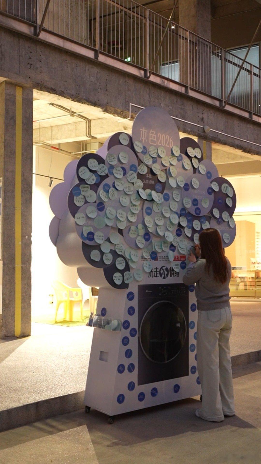 在杭州街头完成一次情绪回收杭州的浪漫连坏心情都回收在杭州街头，把坏情绪交给风，把