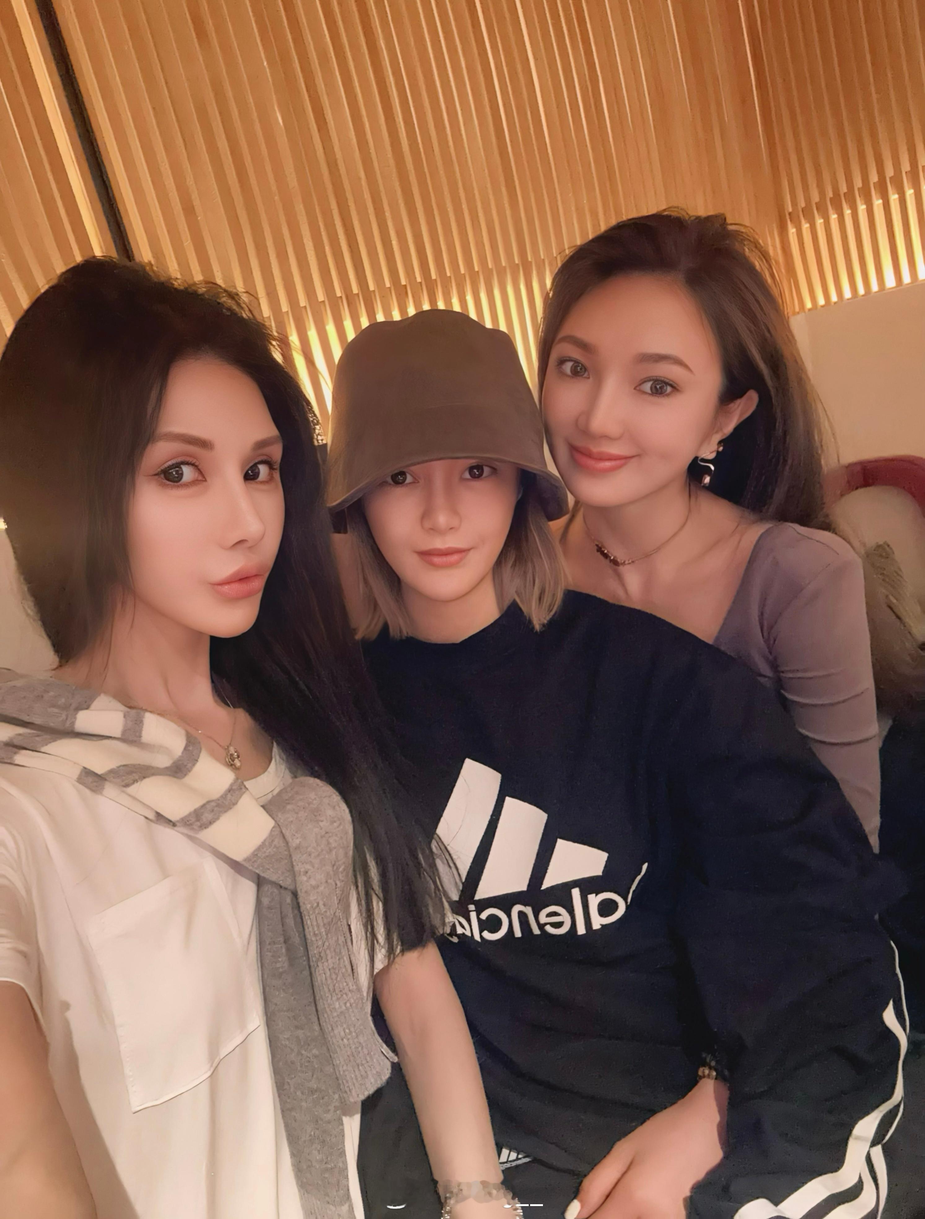 开♡👭  ​​​