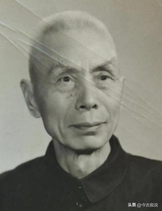 1948年，淮海战役中，国军25军军长陈士章侥幸逃脱，回家后，却看到了自己的灵堂