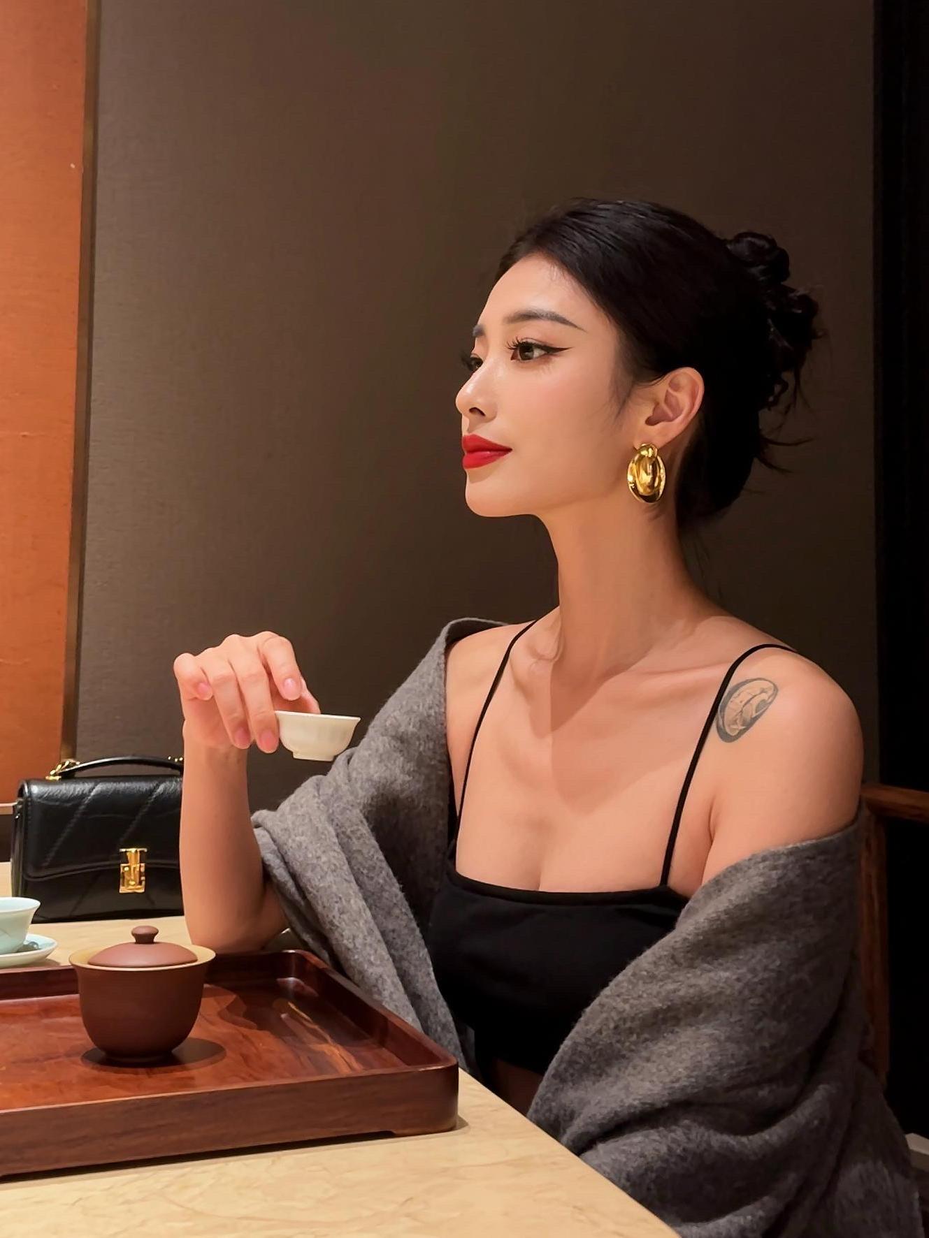 人的真心只有两次 一次是什么都不懂 一次是什么都懂