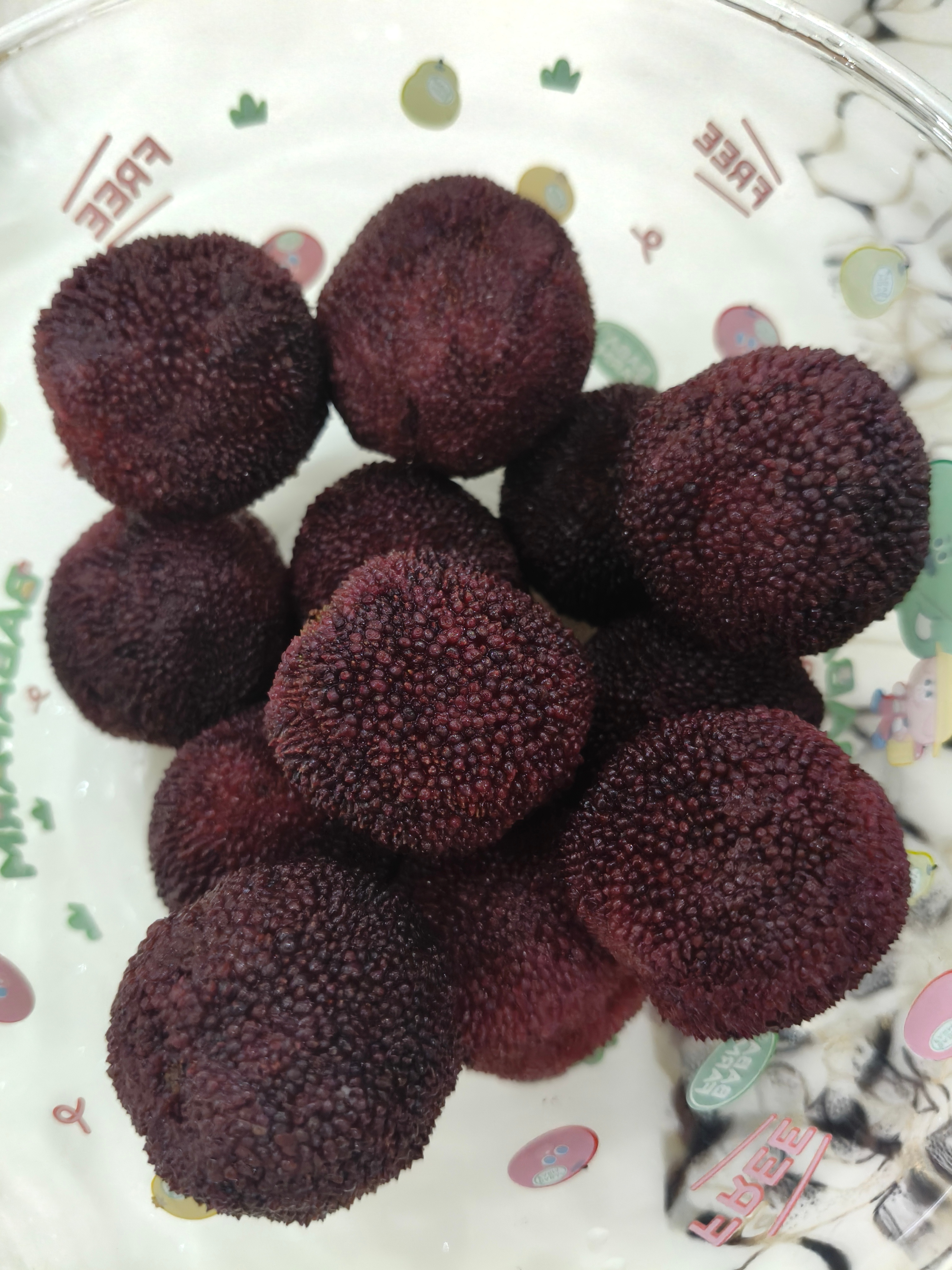 这大杨梅，吃几个就饱了