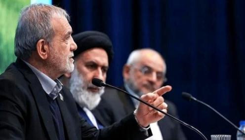 很多人以为，美国航母堵在伊朗家门口迟迟不动手，是怕了，其实，真正让白宫踩下刹车的