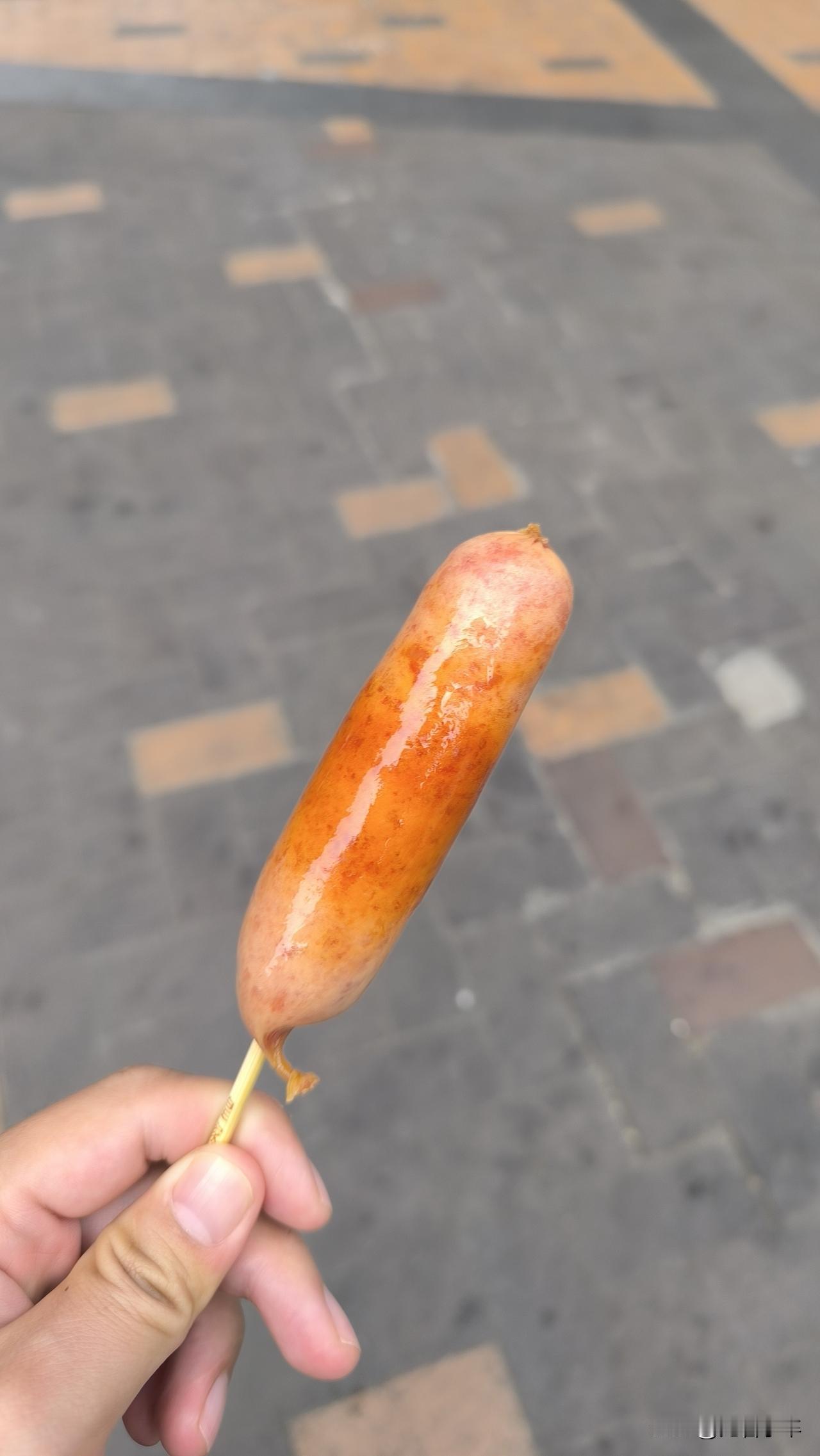 今年春节的杀猪宴是不是最火爆的呢？推上了历史最高潮。
随着一位素人的爆红，很多地