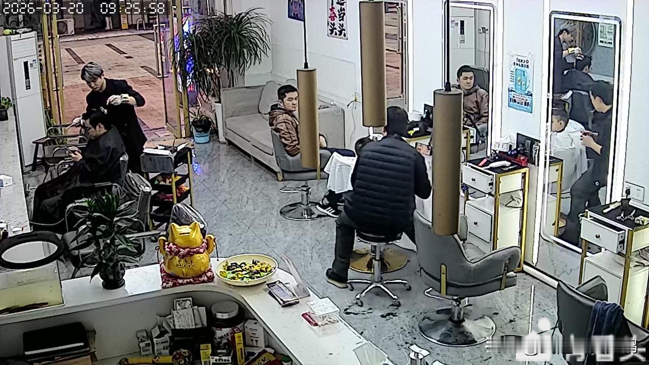 美发店做线上反而倒闭更快，反而线下店做的更久，更持续的业绩增加！不是每个人都适合