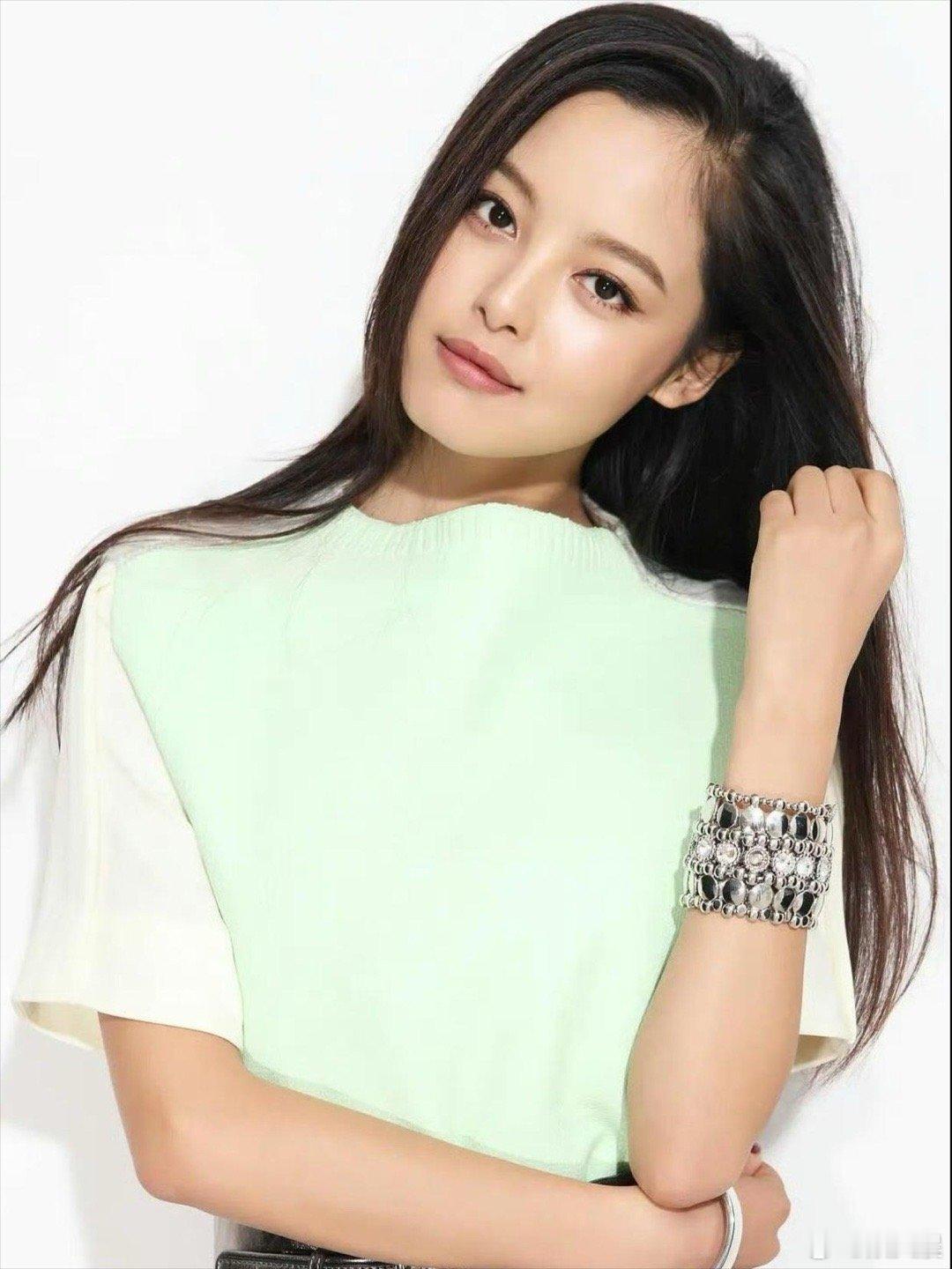 早期的辛芷蕾也太嫩了吧，颜值在线，是真的好看！ 