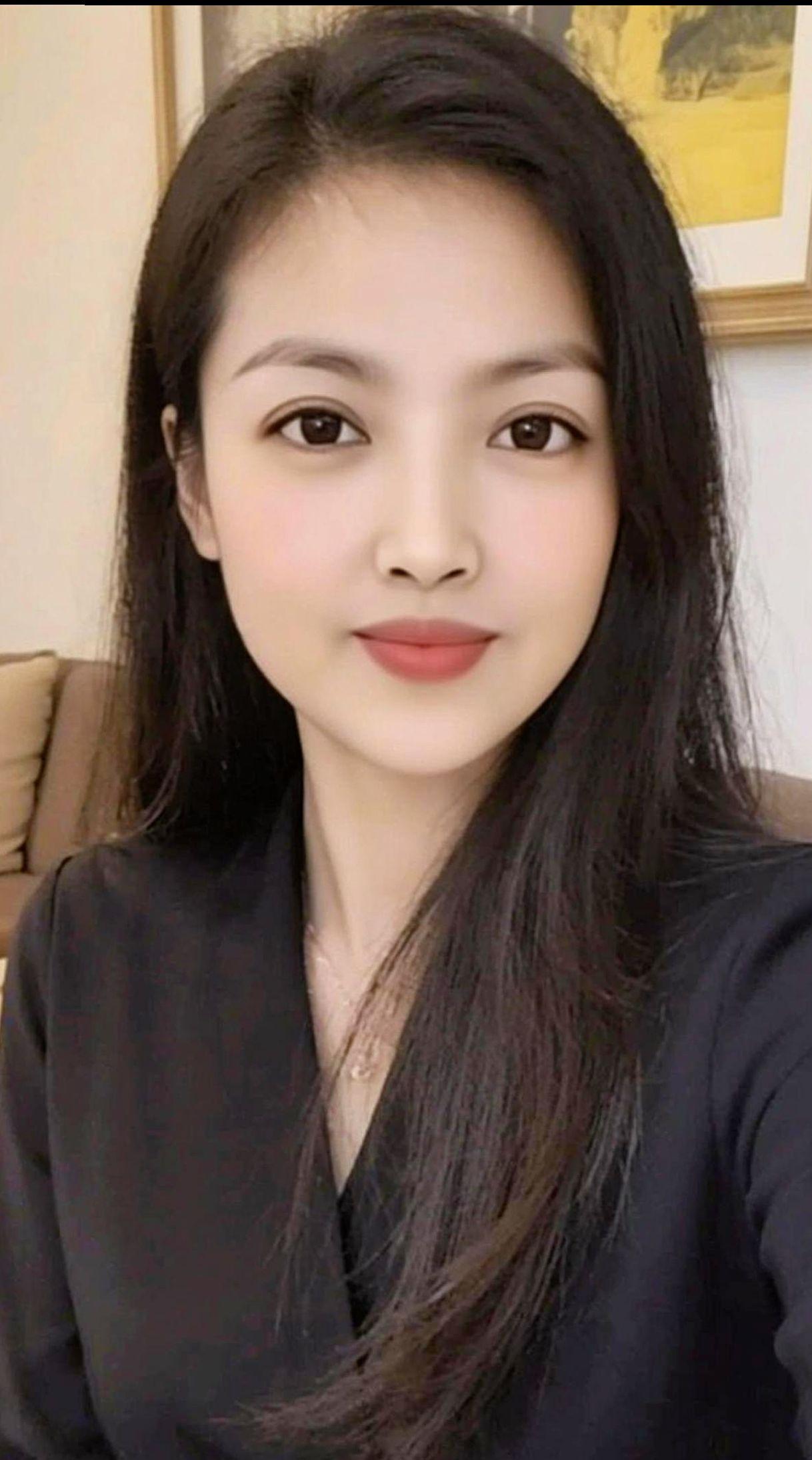 随拍 微胖女生 我的照片 AI生活低饱和照