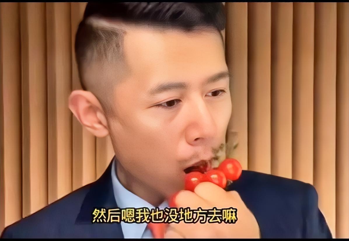 大冰为什么经常连麦时吃东西？是很忙没时间吃饭吗？直播时吃东西，令人不爽，不管他是