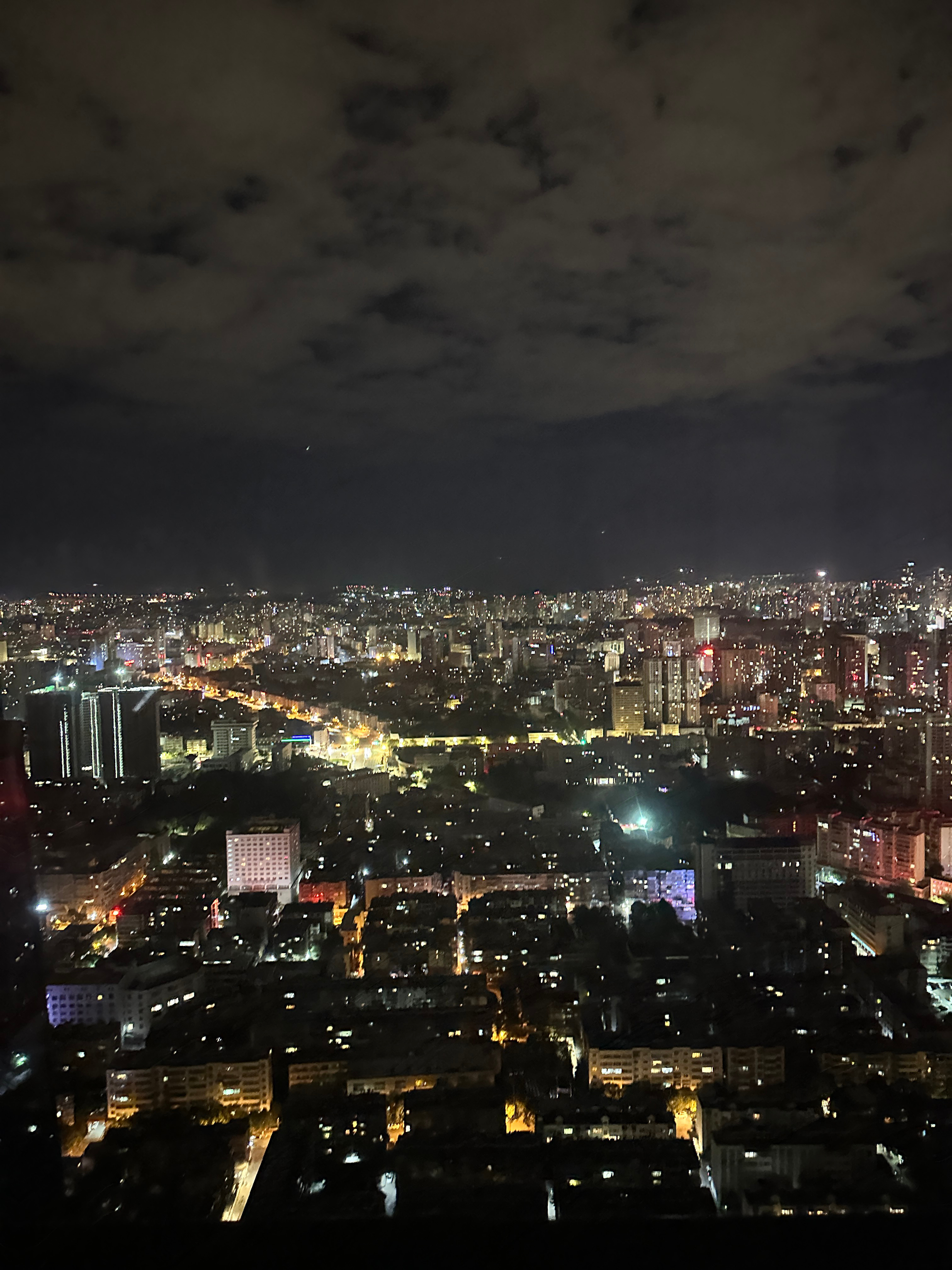 第一次觉得昆明的夜景挺好看的  ​​​