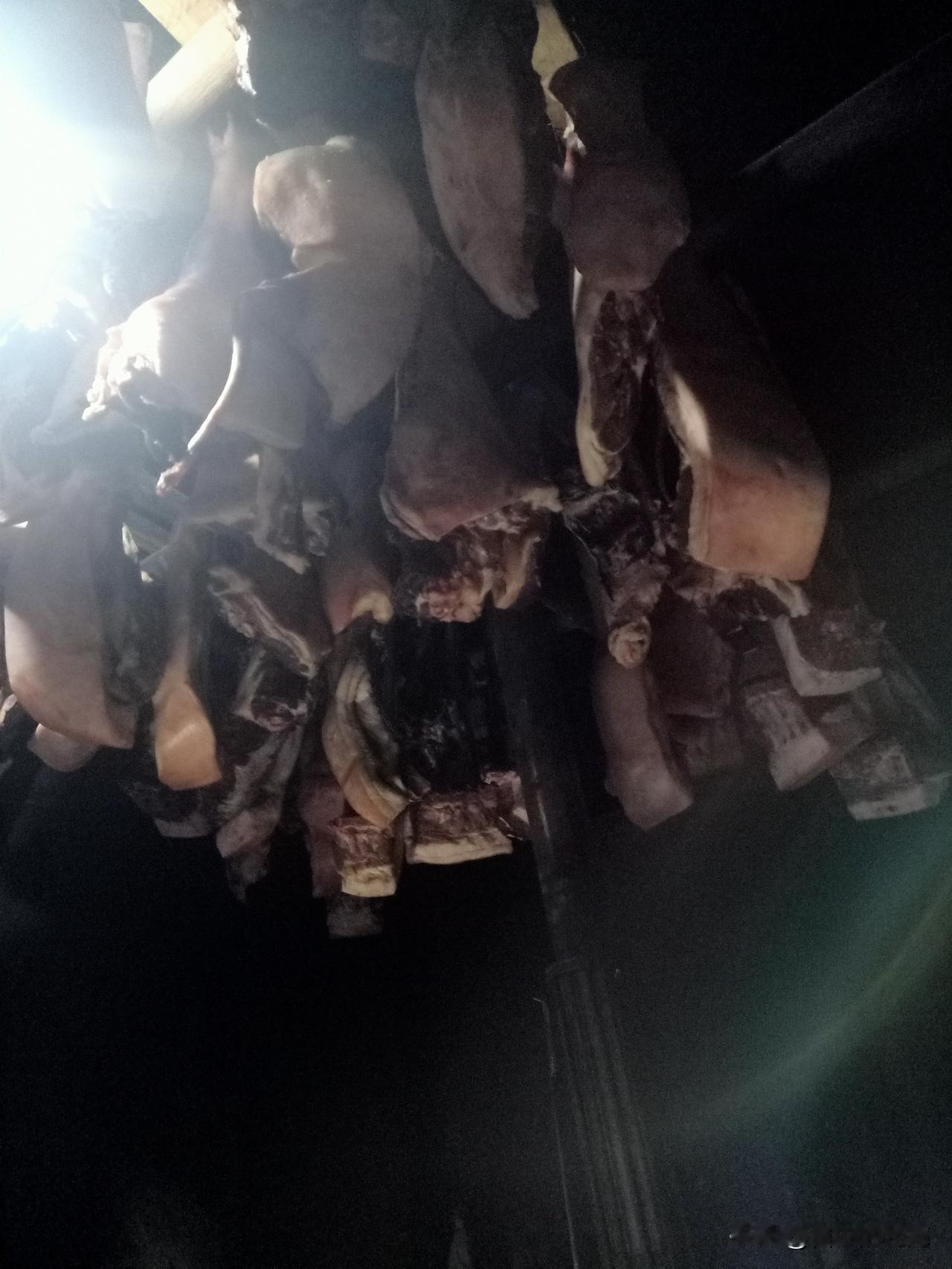 2025年肥猪价格7~8元/斤，太便宜了！

我家育2头肥猪，本想卖一个，无奈价