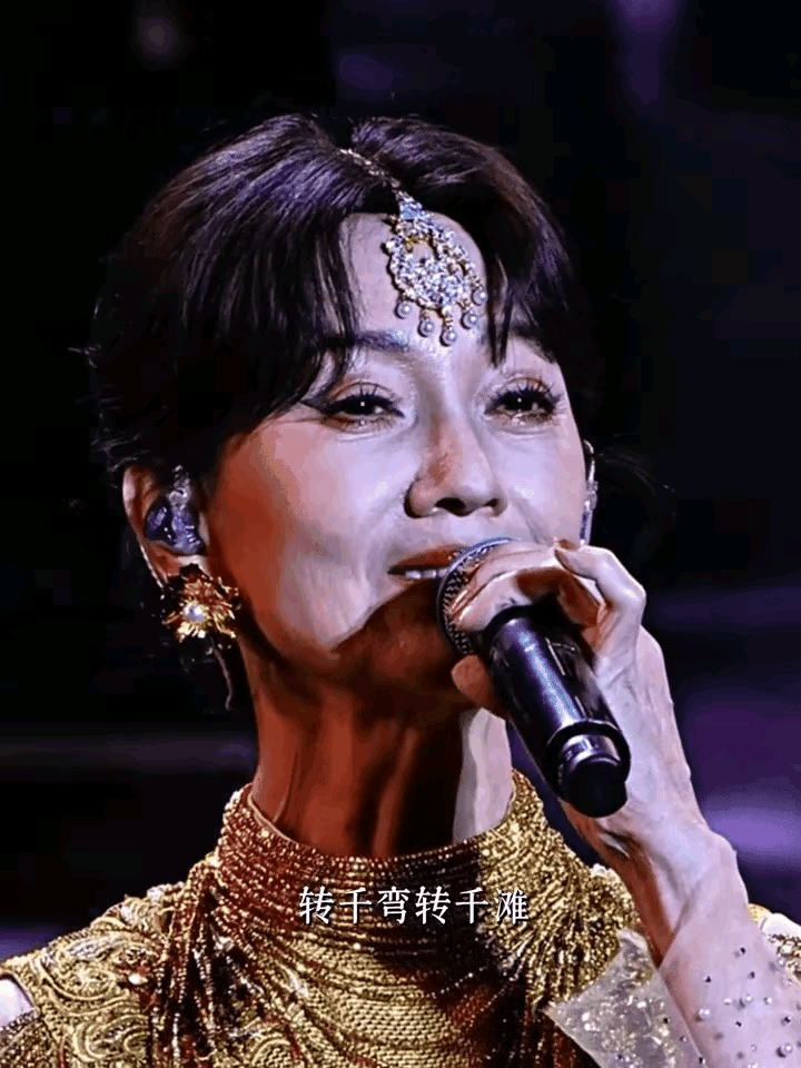 70岁老人最真实的状态
73岁的赵雅芝终于被拍到最真实的状态了，原来人真的会老，