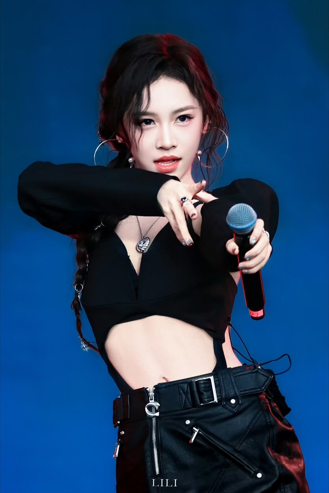 尹子璐yzl尹子璐 05后第一女歌手 “你是我用来描述青春的关键词。”