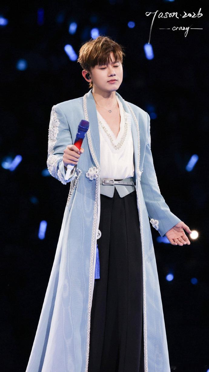 张杰在我面前唱了过云雨 救命！前排姐妹也太幸运了吧，居然能面对面听张杰唱《过云雨