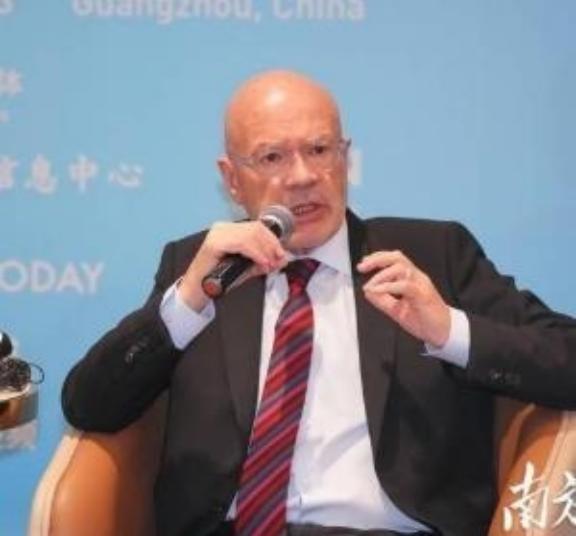 “中国犯了个大错！”英学者曾坦言美国一直针对中国，是因为中国犯错了，一个建国才二