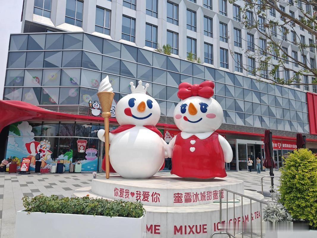 五大茶饮股的跌幅有多大？

1.奈雪的茶
目前每股0.67港元，总市值11.36