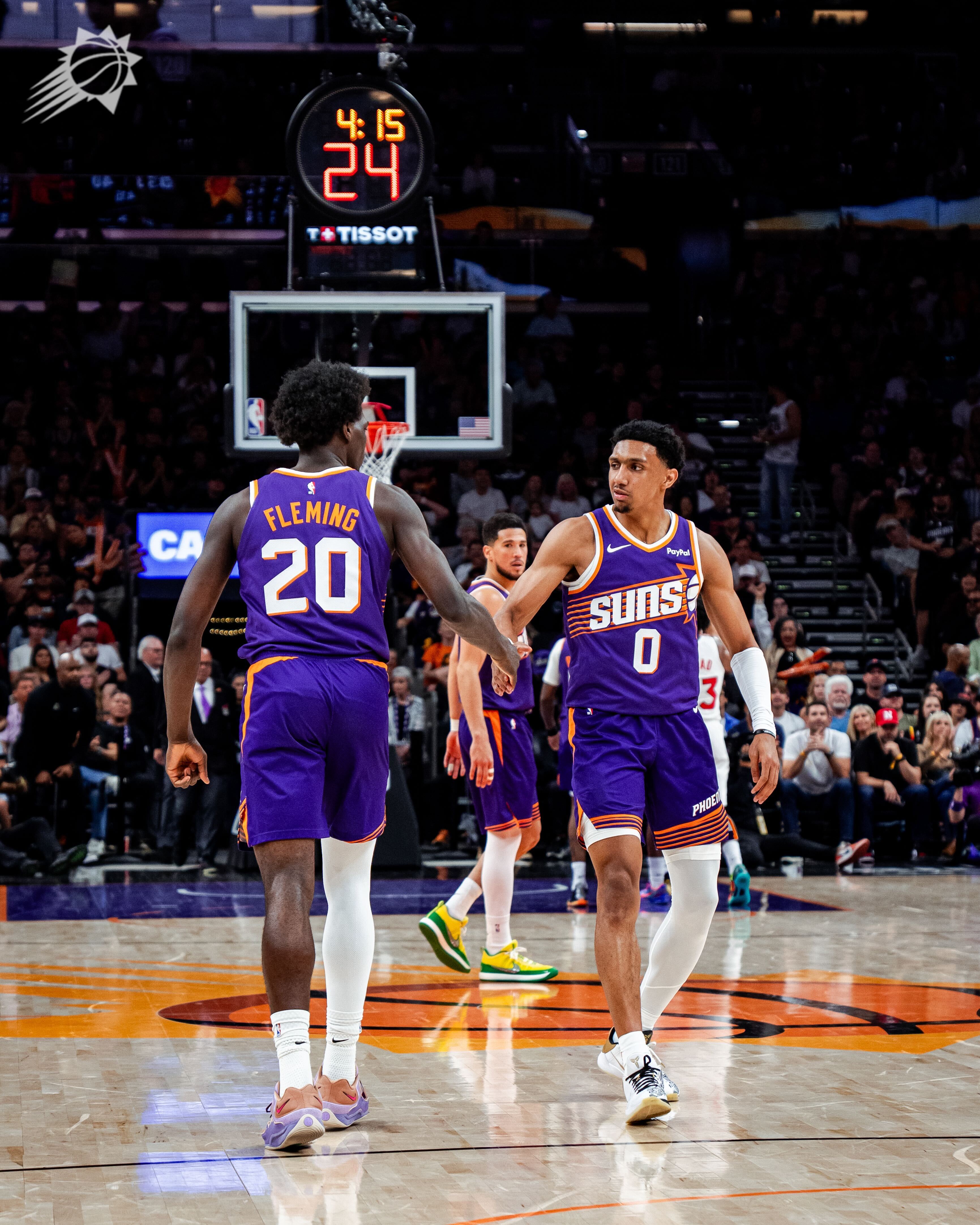 邓恩 + 弗莱明 = 💥分别拿下：12分3篮板2助攻3抢断1盖帽 11分7篮板