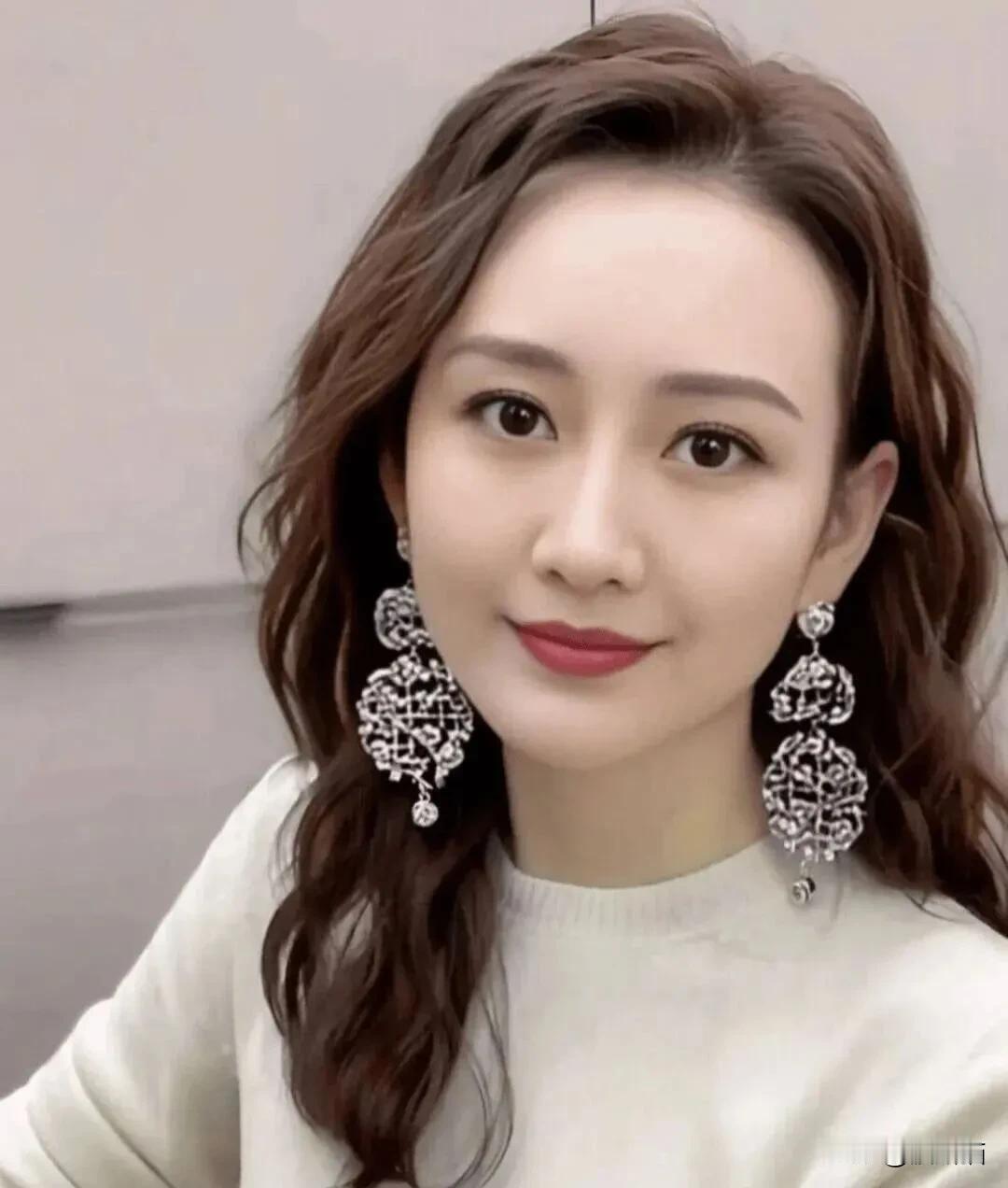 王鸥给女人做出了榜样，爱了就结婚生子，不爱了转身离去，不纠缠不消耗，独自抚养孩子