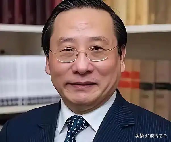 CNN记者上来就问：中国为什么不让台湾独立？结果高志凯眼皮都没抬，悠悠地问：那美