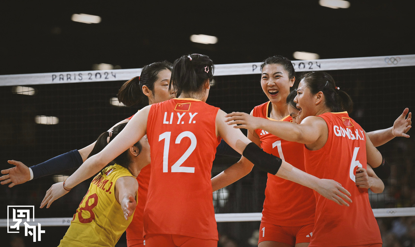 #中国女排20年来奥运首胜美国队# 3-2！！ 太不容易了历史上，中、美女排几乎