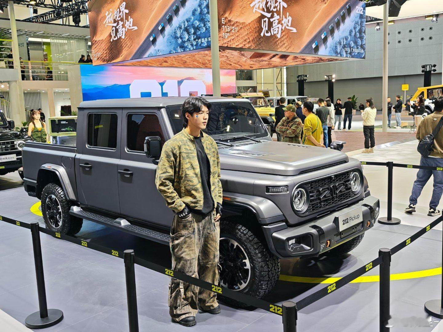 212车型的几个特别版本软顶版，皮卡版，指挥官版…挺有意思