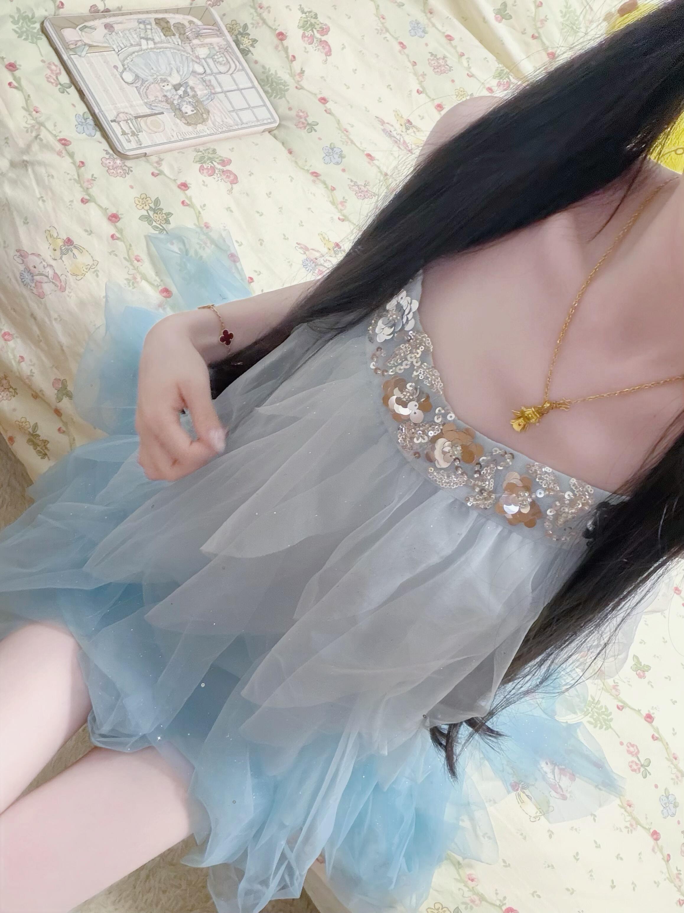 好温柔的蓝色小裙子～ 