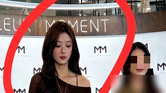 内娱拍亲密戏，合同里多了一条女演员随时喊停。不是噱头，白纸黑字写进合同的。《早春