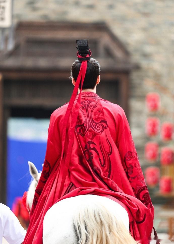 孟子义直播叫何与与少孟子义对何与的称呼  哇塞，听到孟子义直播叫何与与少，简直就