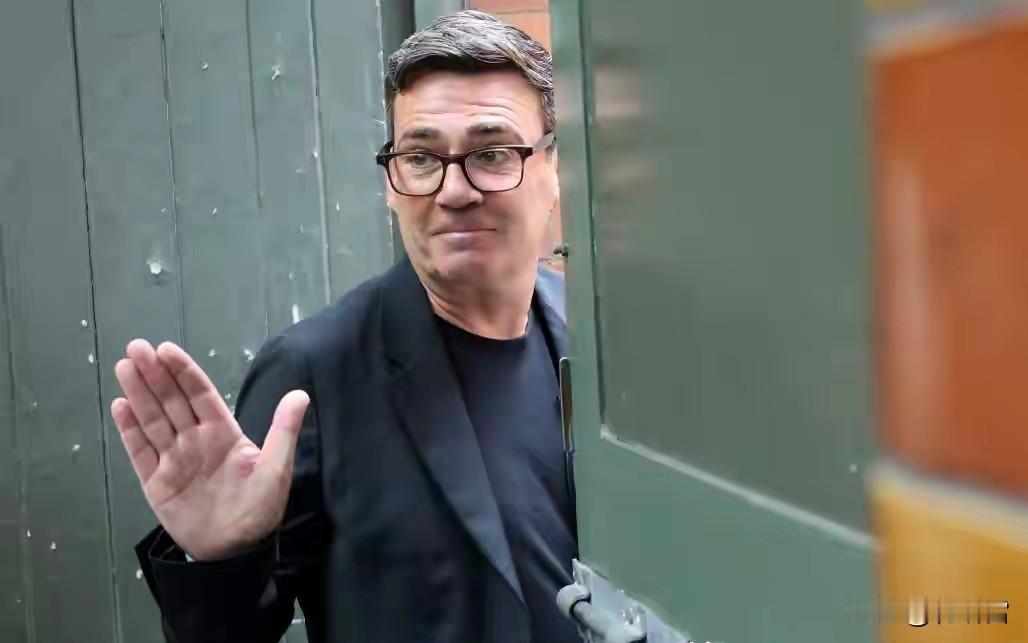 英国政坛太乱了，伯纳姆估计也干不多久了？他对外宣布将外出度假，马上就会有政坛人士