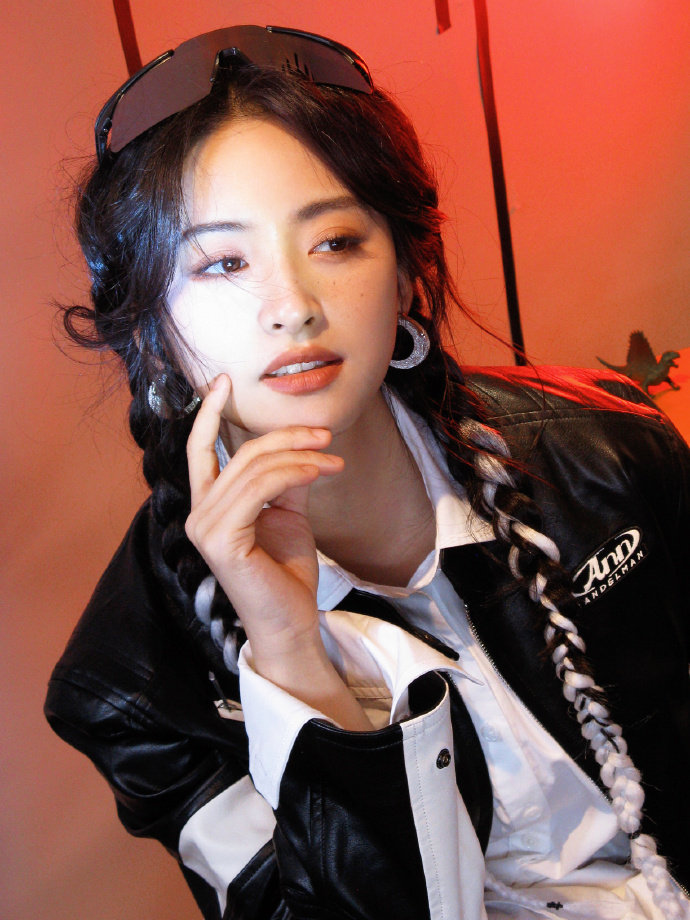 没有对沈月不心动的义务 对沈月心动是分分钟的事，爱上沈月是人之常情~甜酷女孩的穿