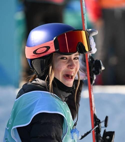 谷爱凌自我加压卷到哭优秀的谷爱凌，愿所有的付出都得到自己理想的回报