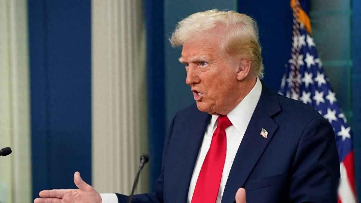 泰国柬埔寨边境开火，
特朗普威胁加税，
双方为何不听劝？

2025年12月13