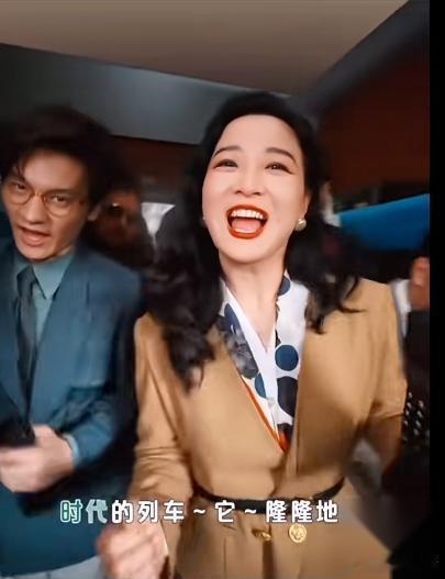 贾玲藏了三年的野心，终于藏不住了 以前总以为她拍电影就是靠喜剧、靠亲情、靠减肥博