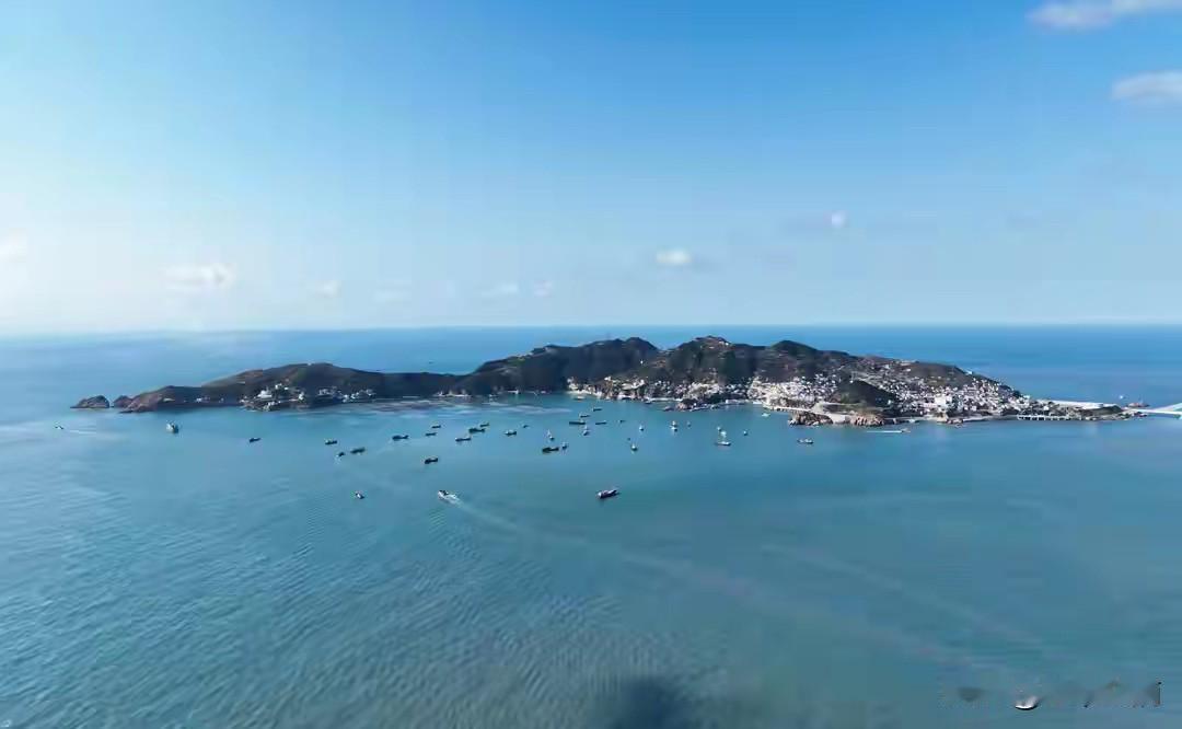 太颠覆了，
全县取消中考，没有重点非重点。
想上都可以上。

浙江嵊泗县6.89