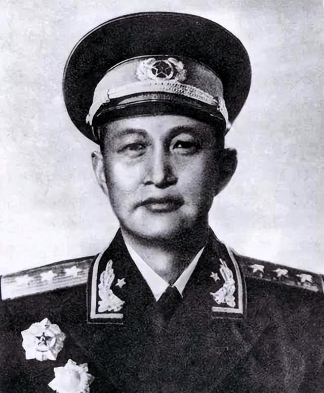 1959年庐山会议，风浪骤起。时任总后勤部部长的洪学智，不愿违背良心跟风批判彭德