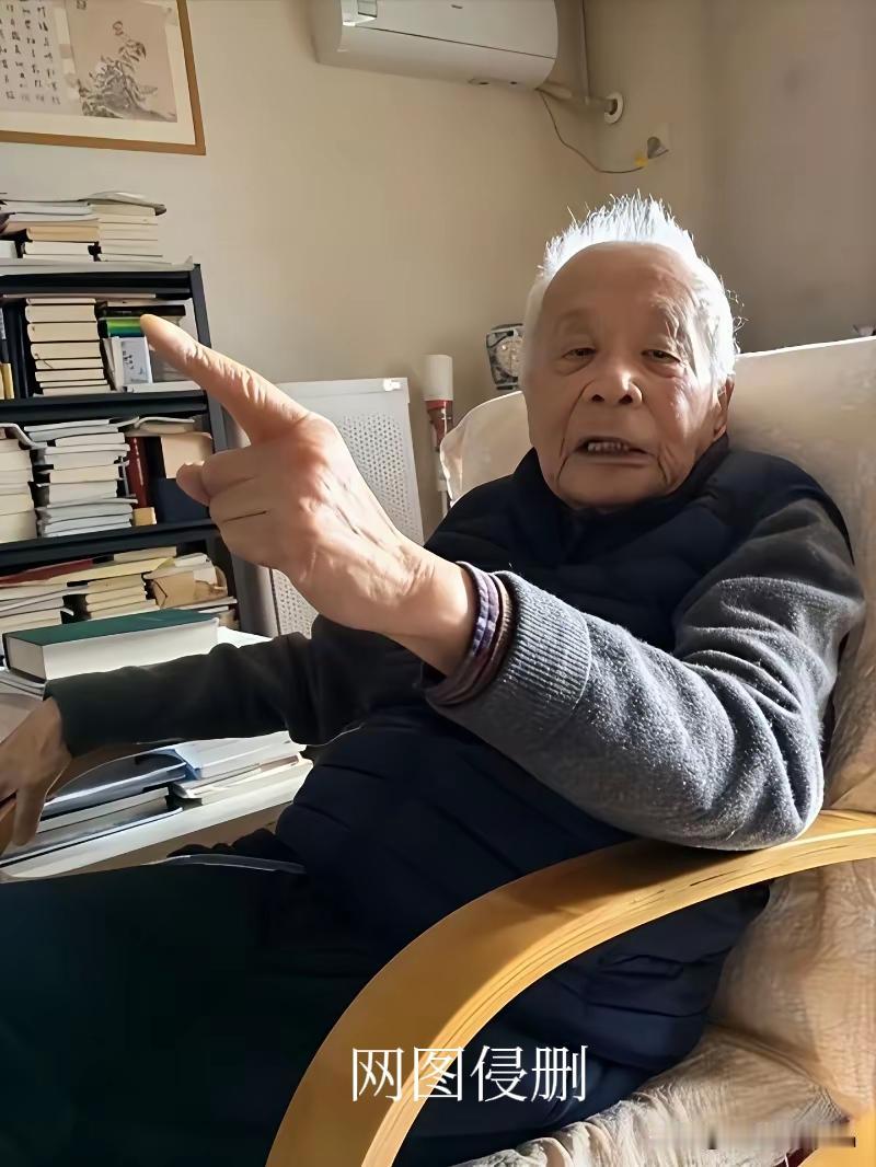 何祚庥院士太双标。
院士一边要求调查项立刚的硕士论文；另一边对贾浅浅和蒋方舟的论