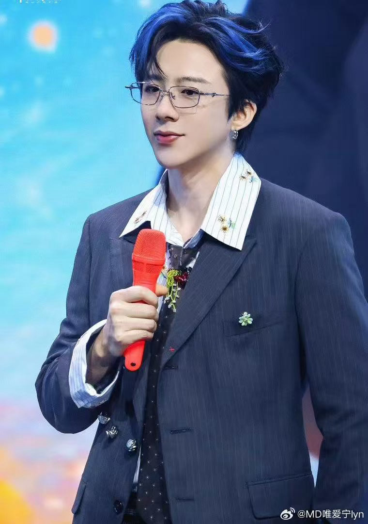 刘宇宁平凡的日子借一点光分享会刘宇宁分享会 宁哥今晚真的很宠粉！签名环节原定只签