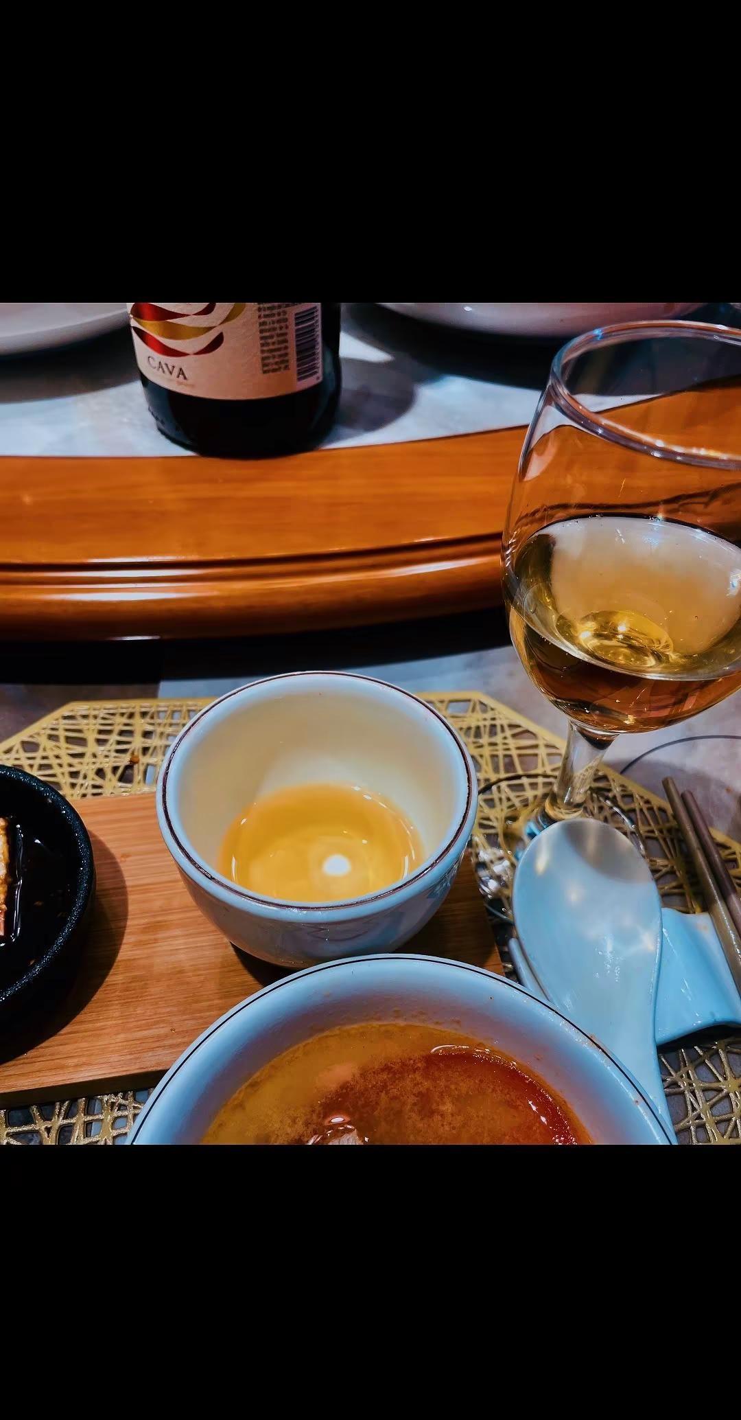 好酒不见……人到中年，得听劝，得学会喝点小酒，醉眼看世界，事事都温柔，人人都可爱