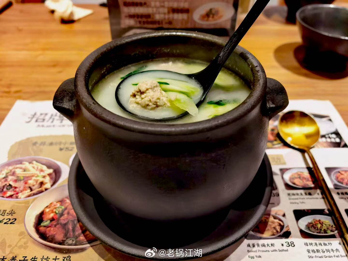 晓一同的炒菜研究所。山不在高，有仙则灵；店不在大，有韵则名。一屋烟火，几道家常，
