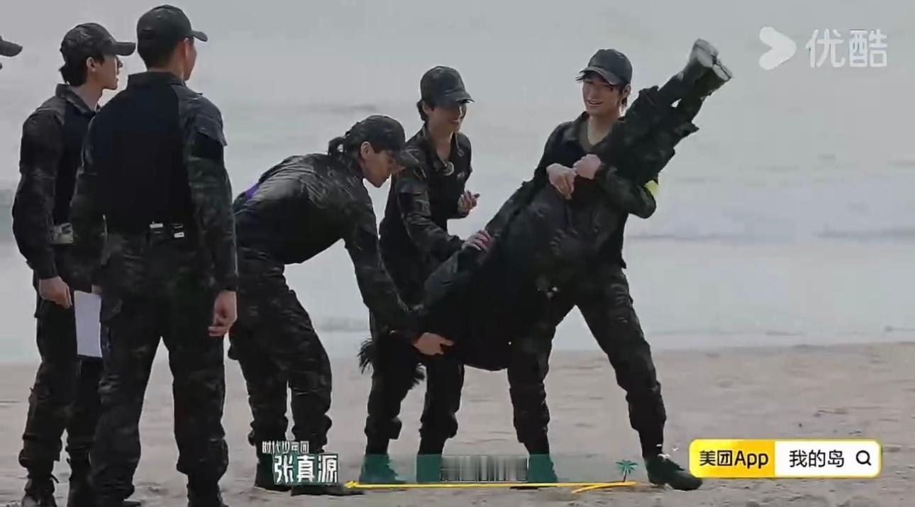 #张真源公主抱马嘉祺##张真源把马嘉祺旋转180度#好特别的公主抱啊，张真源把马