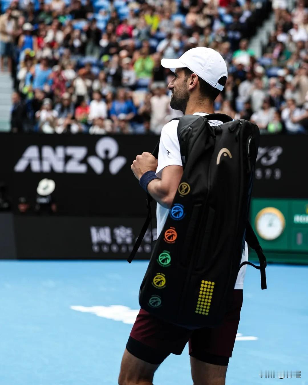 据澳网官方最新消息，德约科维奇已经正式在墨尔本开练，澳网10冠王也就此开始冲击又