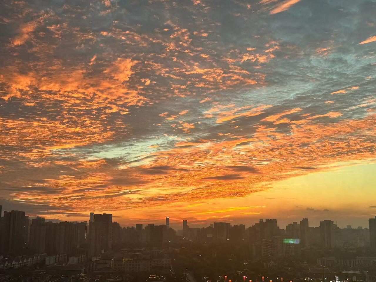 昨天傍晚，西安的云真好看。