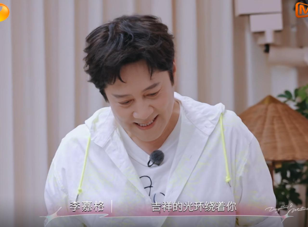蔡国庆也太了解中老年妇女的爱好了。
 
四位男艺人在《是女儿是妈妈》当飞行嘉宾，