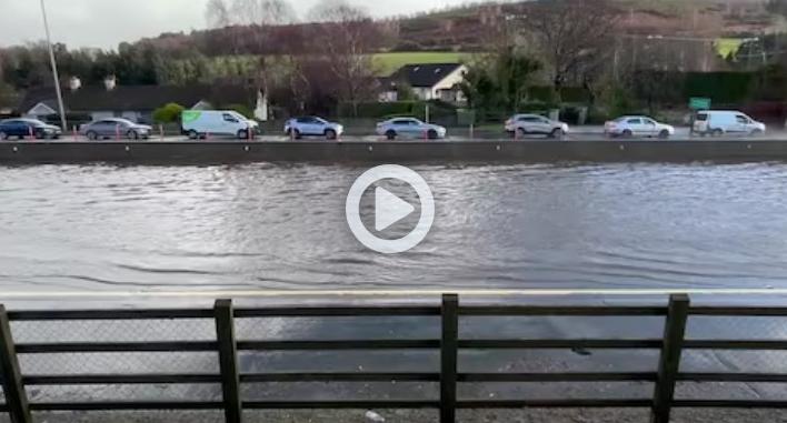 强烈风暴袭击了爱尔兰。

韦克斯福德、都柏林和威克洛的数十户住宅和企业在周二风暴