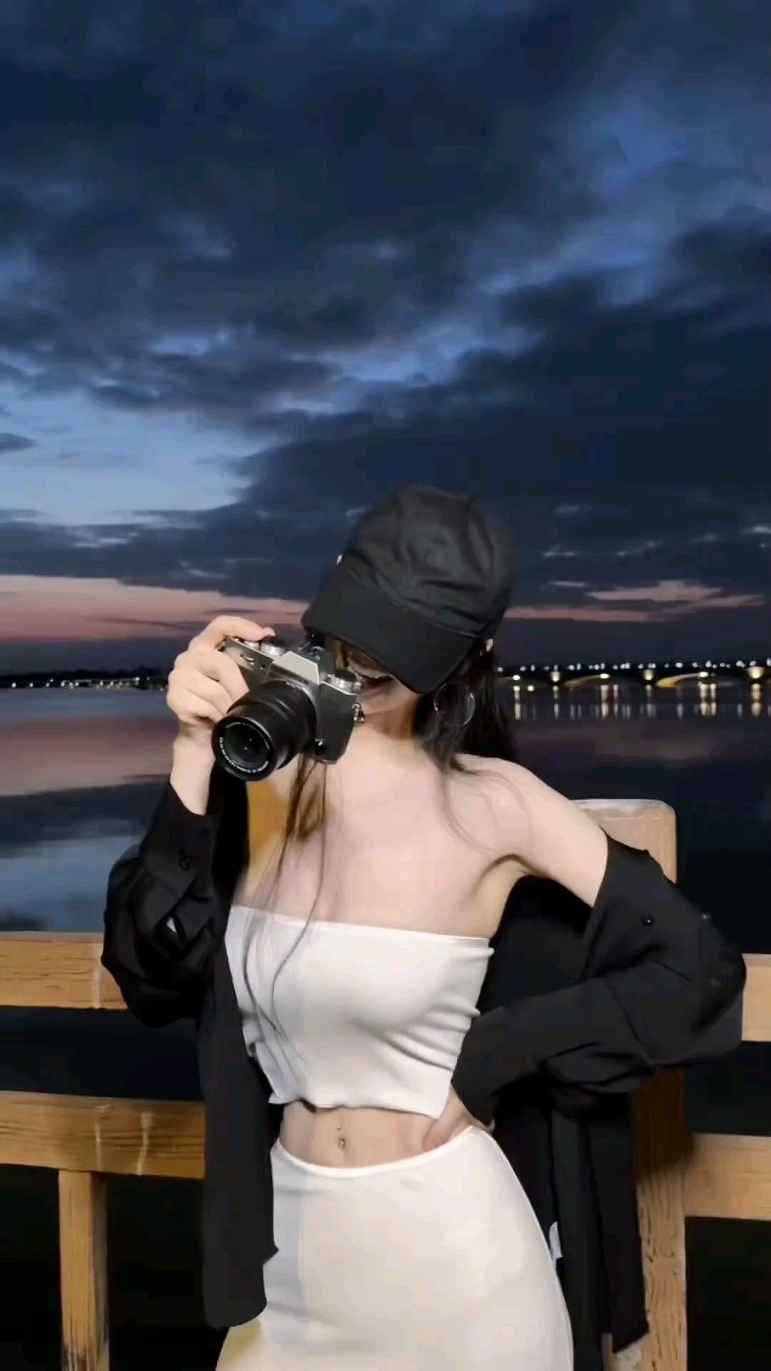你就只跟你女朋友一个人聊天是吧 我看你分手了谁哄你