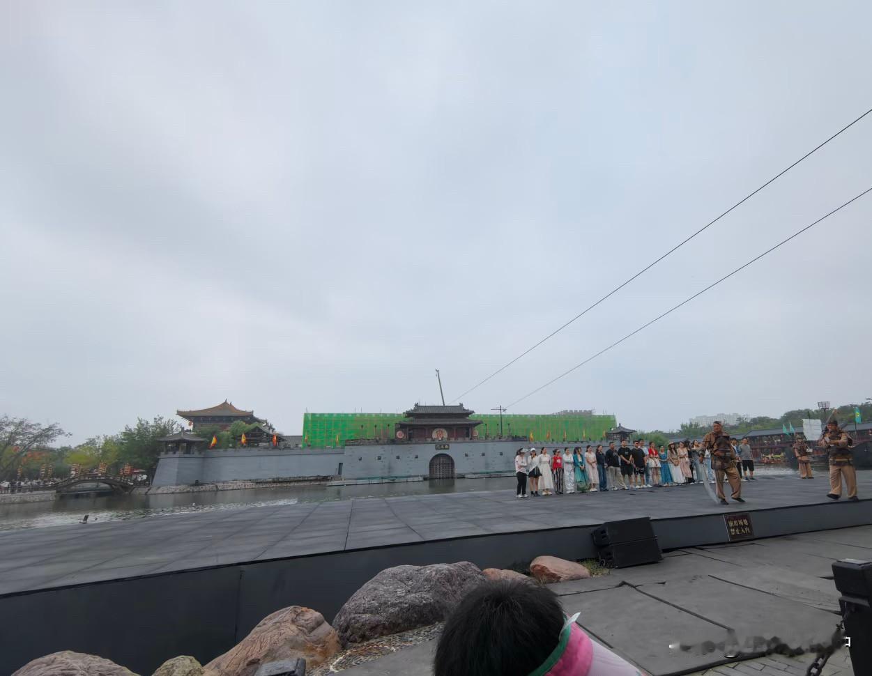 清明上河园超实用演出攻略：抢占C位不踩坑

清明上河园的热门演出人气爆棚，想看得